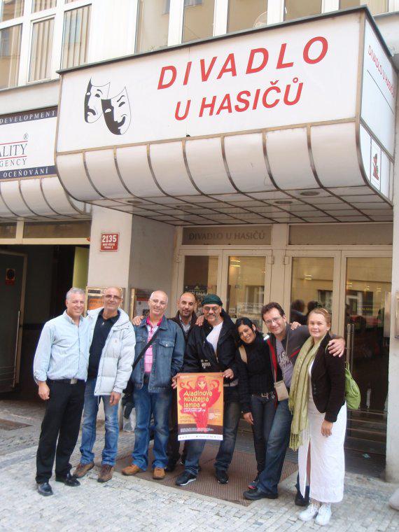Divadlo U Hasi��